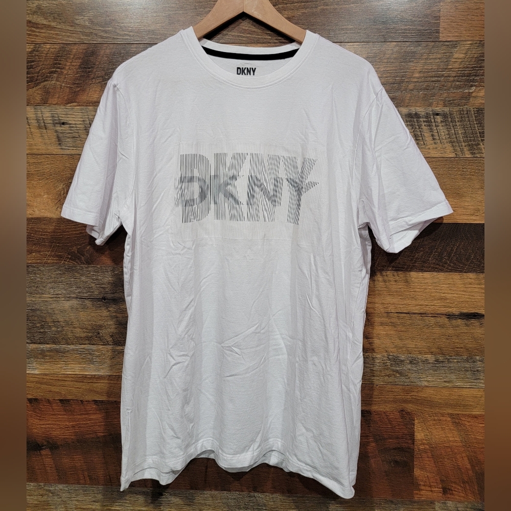 DKNY Men's T-shirt